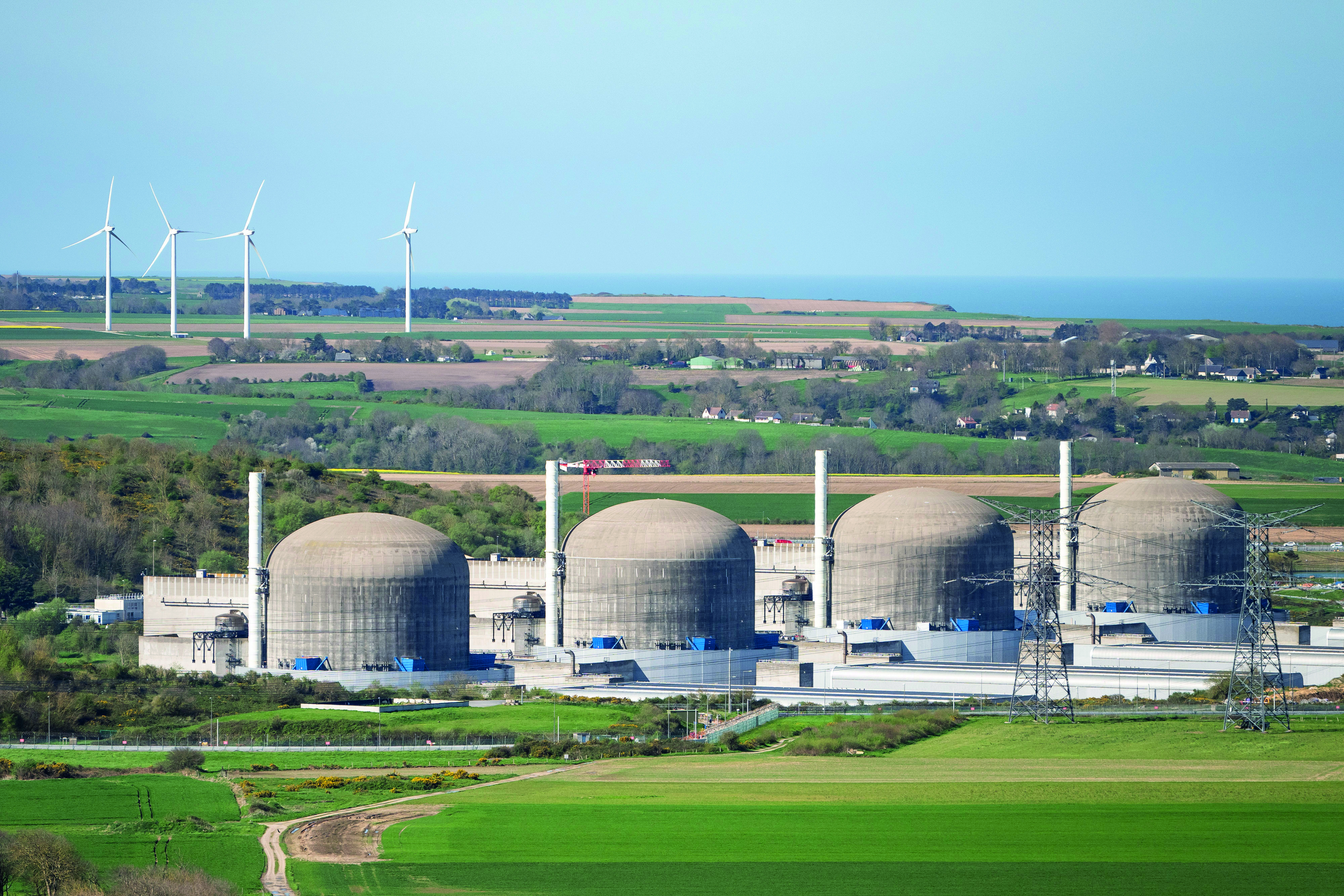 Vue aérienne de la centrale nucléaire de Paluel
