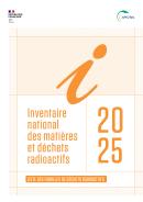 Tableau intitulé « Liste des familles de déchets radioactifs à fin 2023 », présentant les différentes catégories de déchets selon leur niveau d’activité (très faible, faible, moyenne, haute) et leur durée de vie (courte ou longue). Chaque case du tableau comporte une désignation abrégée (ex : TFA, FMA-VC, MA-VL, HA), associée à un code couleur. Le tableau est structuré pour visualiser la classification des déchets en croisant leur niveau d’activité avec leur durée de vie.