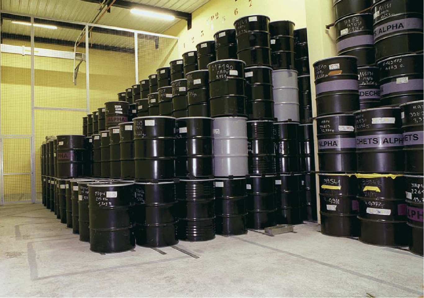 Entreposage des fûts primaires de déchets (bâtiment 119)