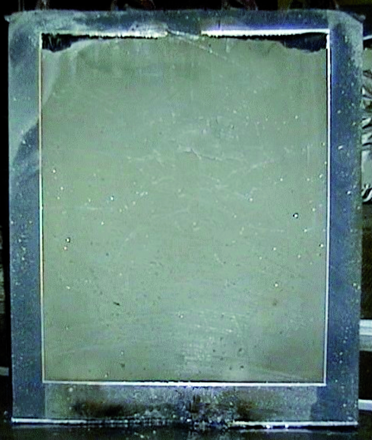 Découpe d’un fût métallique de concentrats cimentés